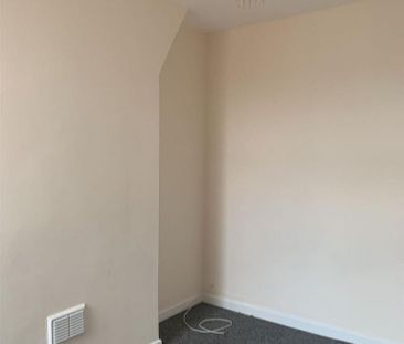 3 bedroom end of terrace house to rent - Photo 5