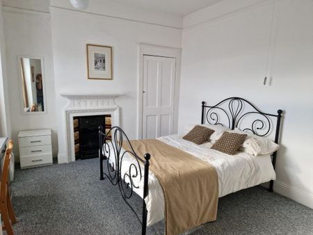 4 bedroom terraced house to rent - Photo 5