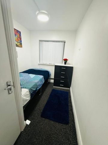 1 bedroom in a house share to rent - Photo 4
