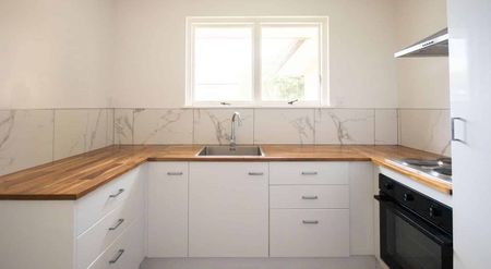 Charming 1BR Home in Sockburn! - Photo 2