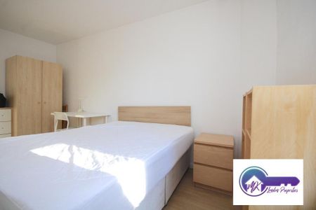 1 bedroom in a flat share to rent - Photo 5