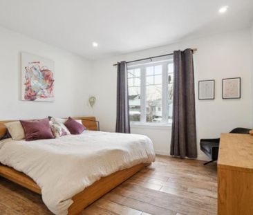 ✨🏡 Grand 4 1/2 - Haut de Duplex – Clé en main & semi-meublée 🏡✨ - Photo 3