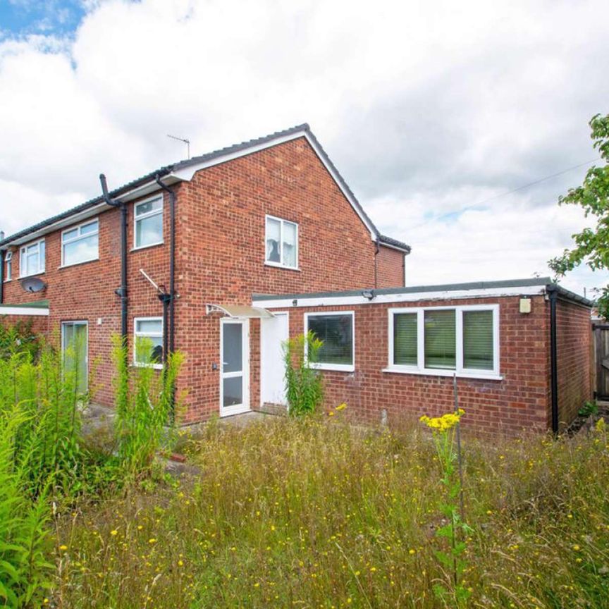 Stunning 6-Bed HMO - Available NOW! Room 4 - Photo 1