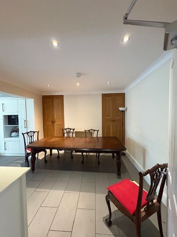 6 bed house to rent in Earlham Green Lane, Norwich, NR5 - Photo 4