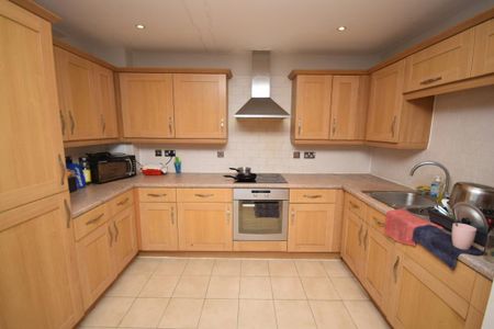 2 bedroom flat to rent - Photo 3