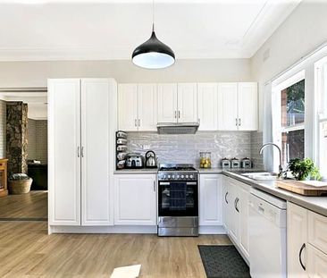 Three bedroom home in West central to all facilities - Photo 4