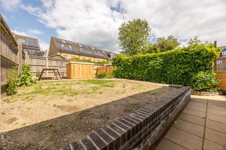 1 bedroom in a house share to rent - Photo 2