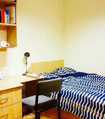 3 Bed - Flat 2, 203 Belle Vue Road, Headingley, Leeds - LS3 1HG - Student - Photo 1