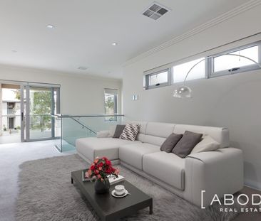 Luxury Living - Photo 2
