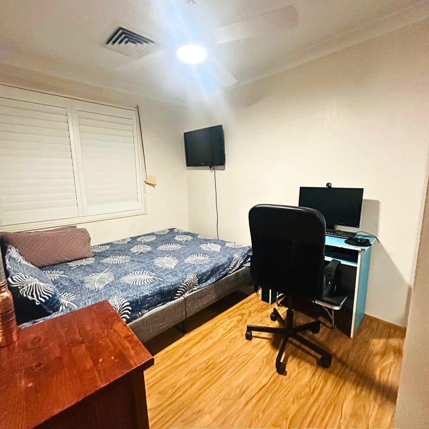 “Spacious & Energy-Efficient 3-Bedroom Home Near Penrith CBD” - Photo 1