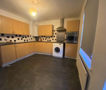 2 bedroom maisonette to rent - Photo 2