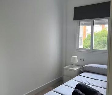 Plaza Luis Cernuda, Sevilla, Andalusia 41008 - Photo 6