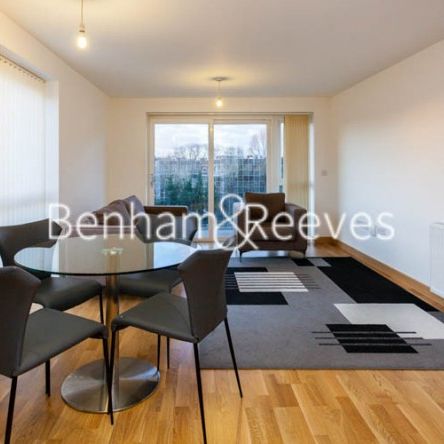 2 Bedroom flat to rent in Zodiac Close, Edgware, HA8 - Photo 1