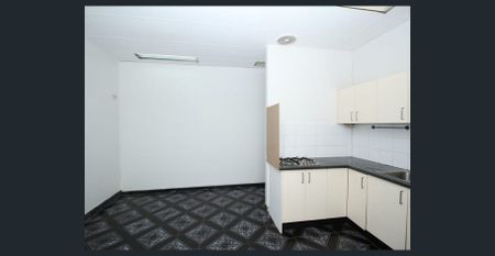 HALF FRONT OF THE HOUSE - Photo 2