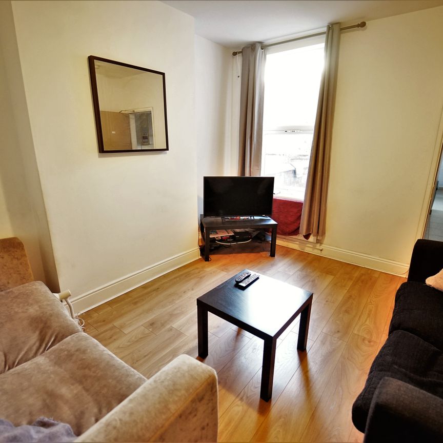 90 Rothesay Avenue, NG7 1PW, NOTTINGHAM - Photo 1