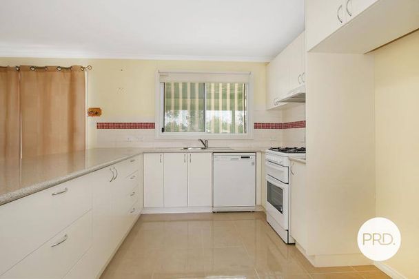 TIDY 3 BEDROOM HOME! - Photo 1