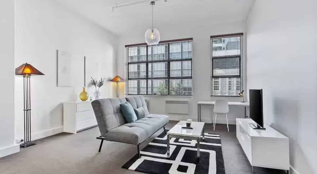 Living With Style - Photo 1