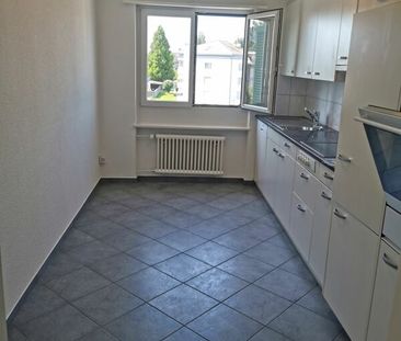 Eine schöne helle Wohnung mit Balkon in der Nähe des Sees! - Photo 5