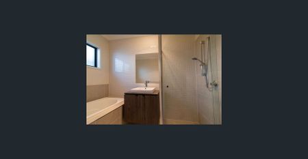 Luxurious Family Home for Rent in Coomera - Photo 2