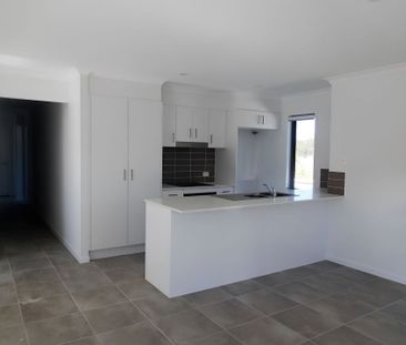 1/28 Foxtail Road, Ripley - Photo 3