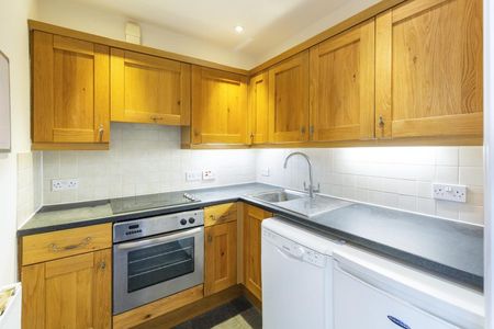 2 Bed Flat - Photo 5