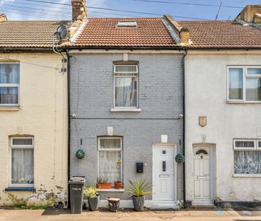 Terraced House to rent - Rural Vale, Gravesend, Kent, DA11 - Photo 2