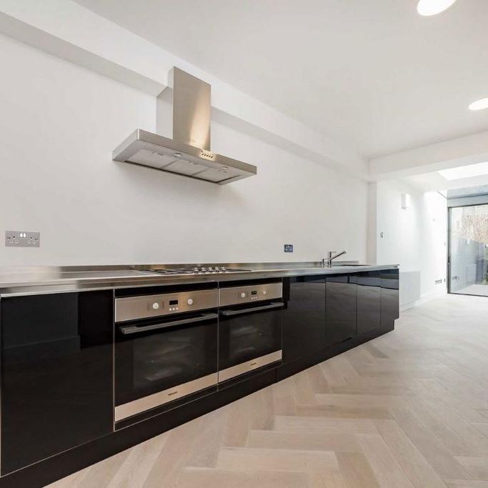 3 bedroom flat to rent - Photo 1