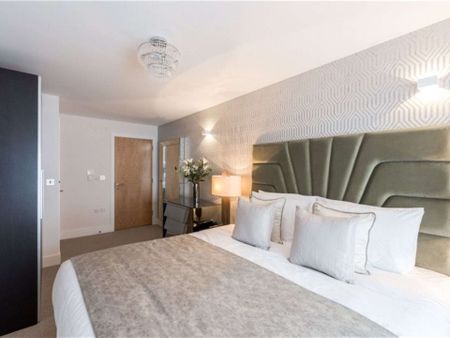 Ground floor two bedroom, two bathroom flat with a private terrace leading to communal gardens - Photo 2