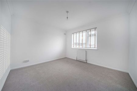 A charming and Spacious two-bedroom bungalow in a quiet, residential setting - Photo 2