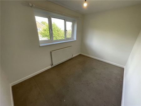 Well presented 3 bedroom farm cottage in the popular village of Kings Worthy with local primary school and shops and within easy reach of mainline rail stations in Winchester and Micheldever Station and the M3, A33, A34 and A303. - Photo 3