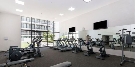 Stunning 1 Bedroom Apartment - Photo 3