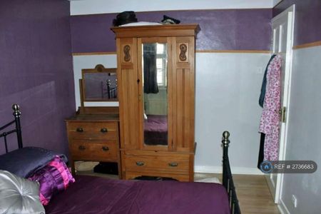 3 bedroom semi-detached house to rent - Photo 5