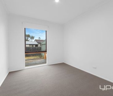 7 Retreat Place, Werribee, Vic 3030 - Photo 3