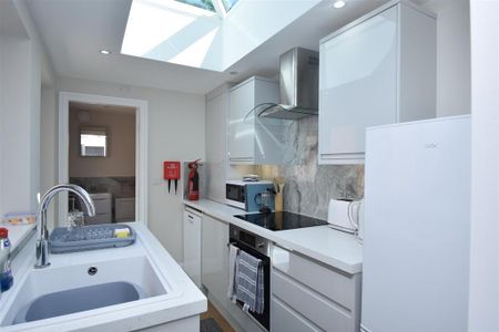 2 bedroom terraced house to rent - Photo 3