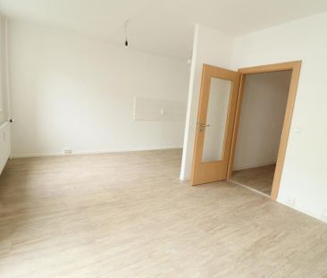 Helle 3-Raumwohnung mit Wanne und Balkon - Photo 2