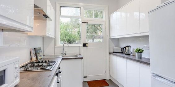 1 bedroom in a flat share to rent - Photo 3