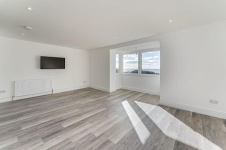 3 bedroom flat to rent - Photo 3