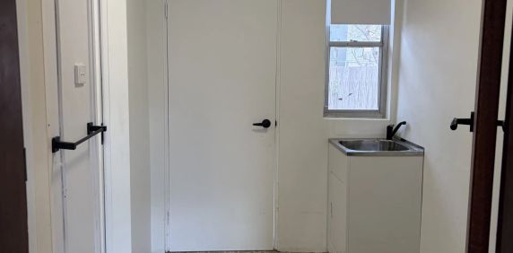 Convenient and Easy-Care Two-Bedroom Unit - Photo 2