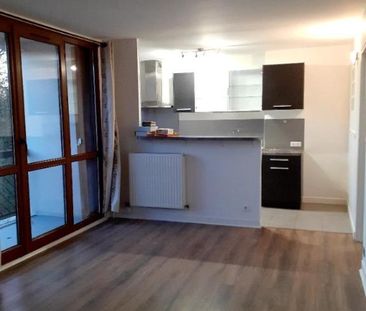 LOUE F3 REFAIT A NEUF AVEC PARKING - Photo 1