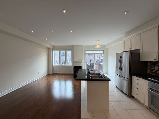 For Lease - 3 Mazarine Lane, Richmond Hill, Ontario - Photo 1