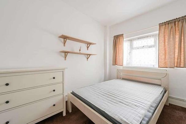 Albert Road, Silvertown, E16 - Photo 1