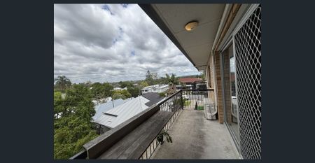 Spacious Two-Bedroom Unit in Convenient Annerley Location - Photo 2
