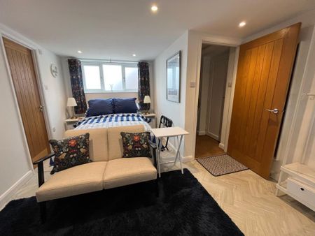 Detached house to rent - Photo 2