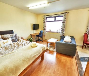 Studio to rent - Photo 3