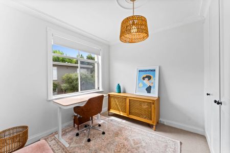 Beautifully Renovated, Light-Filled Two-Bedroom Apartment with Leafy Balcony - Photo 4