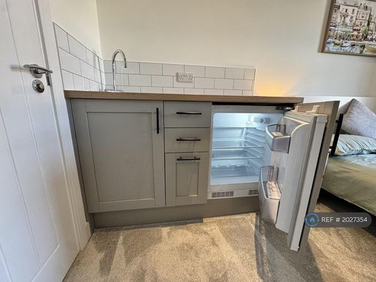 7 bedroom terraced house to rent - Photo 1