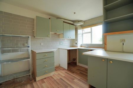 8 Glenlea Grove, Belfast, BT4 2NU - Photo 3