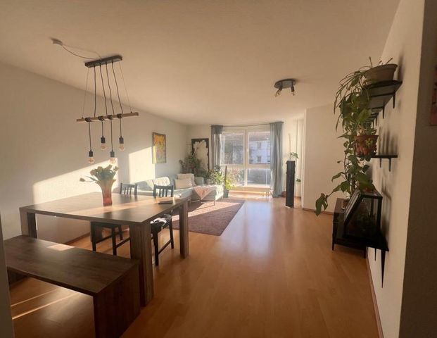 Ideal für Singles und Paare! Helle 2,5 Zimmer Wohnung in Köngen mit Balkon + PKW- Stellplatz! - Foto 1