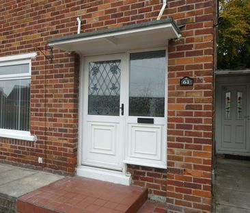 Semi-detached house to rent on - Photo 3