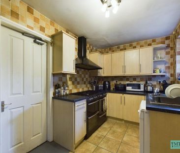 1 bedroom in a house share to rent - Photo 4